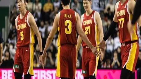 “东契奇加盟湖人，戴维斯转会小牛：NBA重磅交易正式达成”